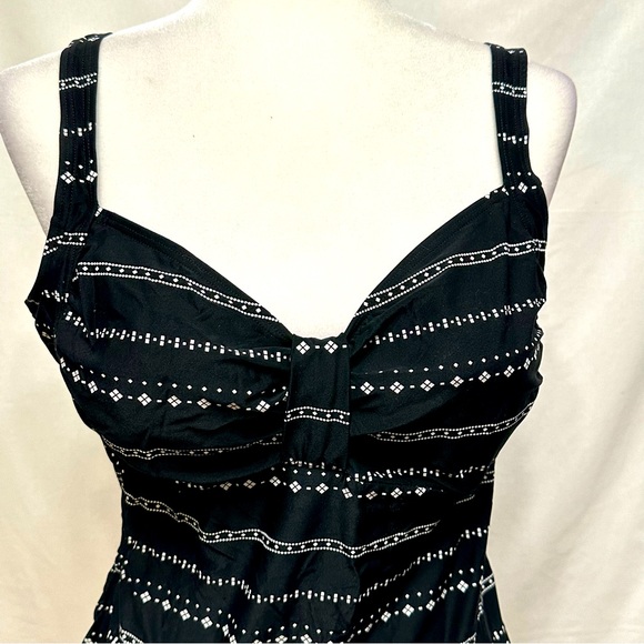 Black and white tankini top - Picture 2 of 3